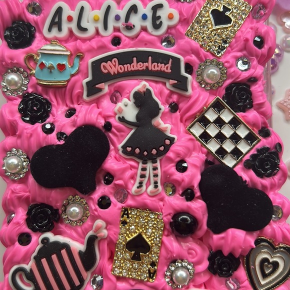 iPhone 14 plus Alice in wonderland - Picture 6 of 8